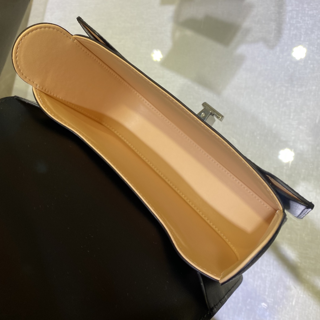 델보 크로스바디백 블랙